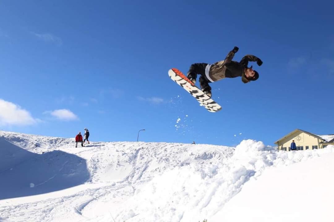 Harrietville Hotel Motel Экстерьер фото