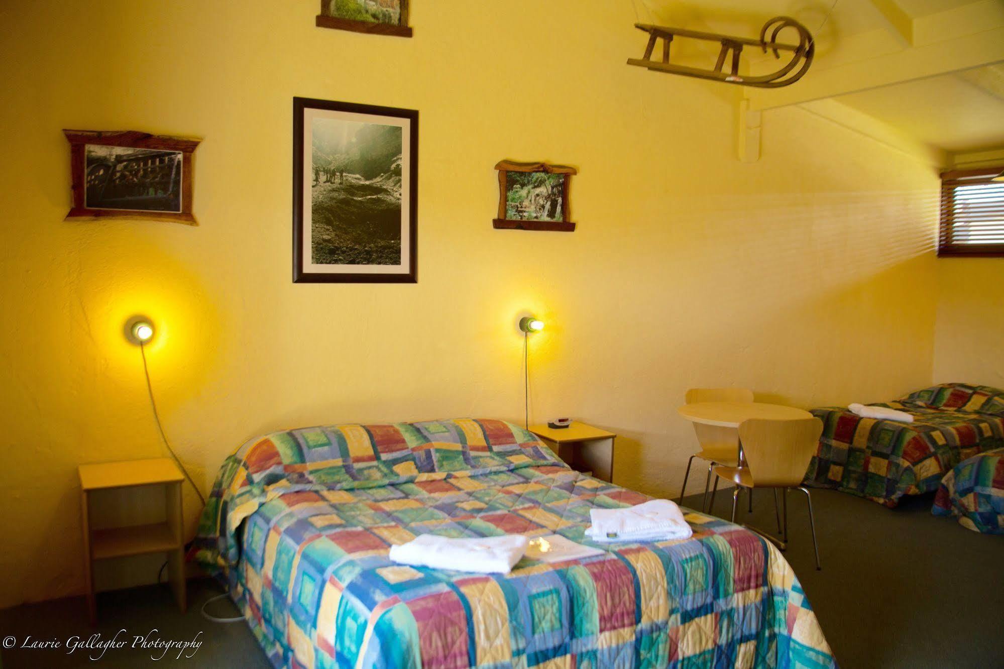 Harrietville Hotel Motel Экстерьер фото