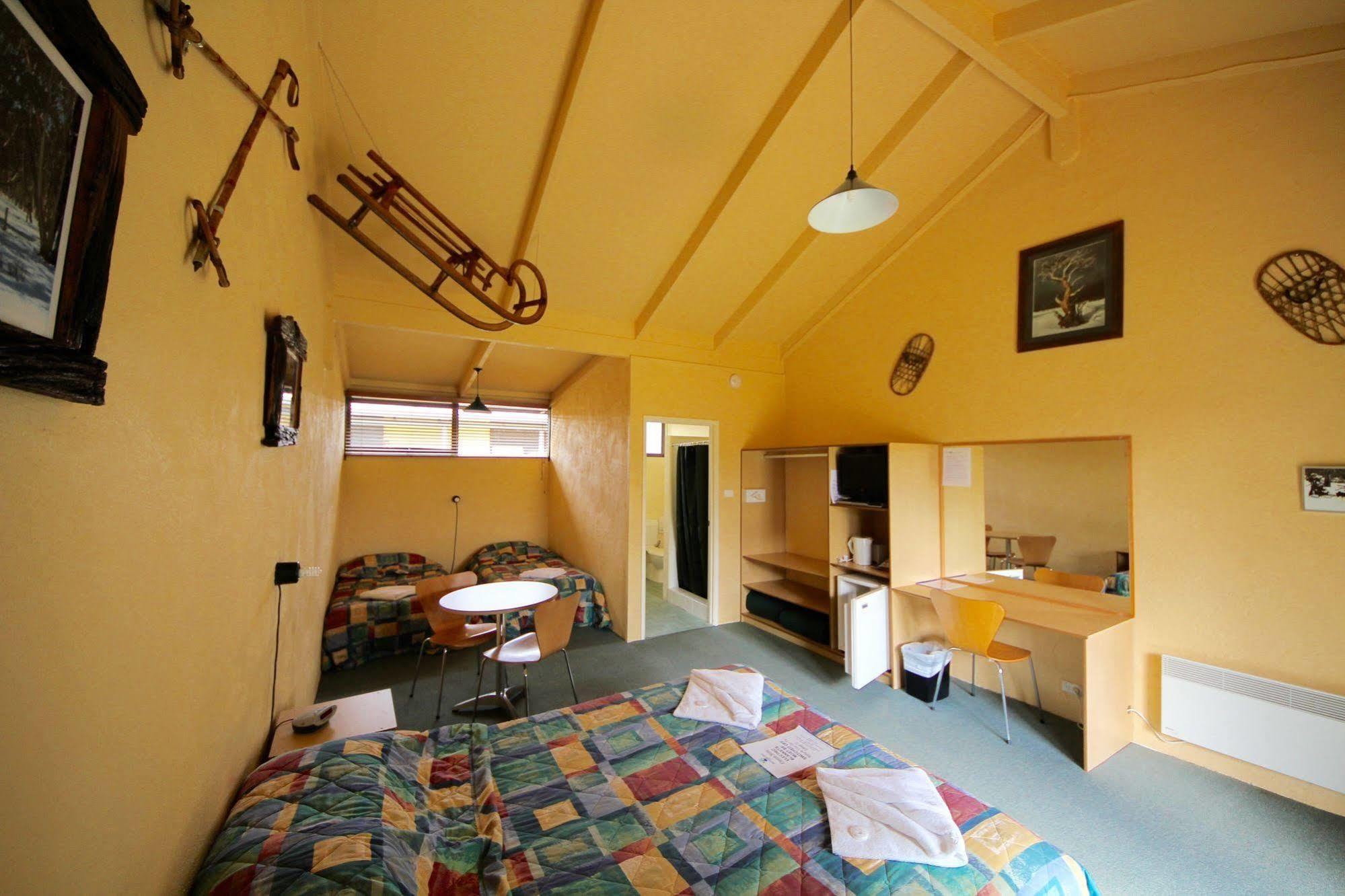 Harrietville Hotel Motel Экстерьер фото